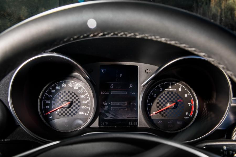 Панель приборов Mercedes-AMG C43 4Matic Cabriolet 2016 года  (NA) (фото 17 из 25)